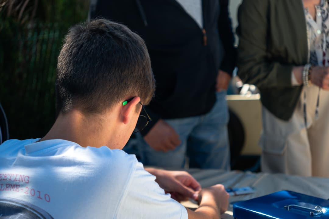 Moment de partage autour du barbecue Weber - 17 mai 2025
